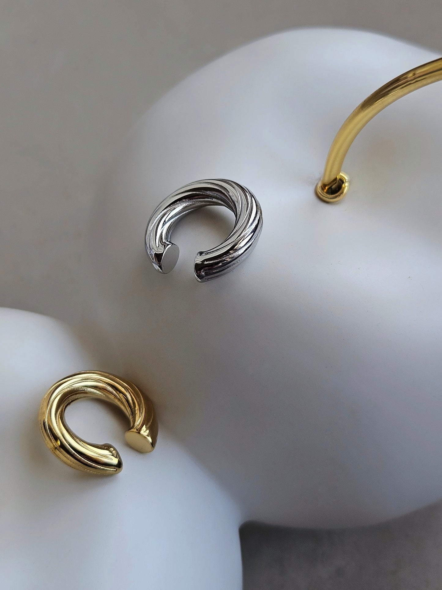 Ear cuff Twisted