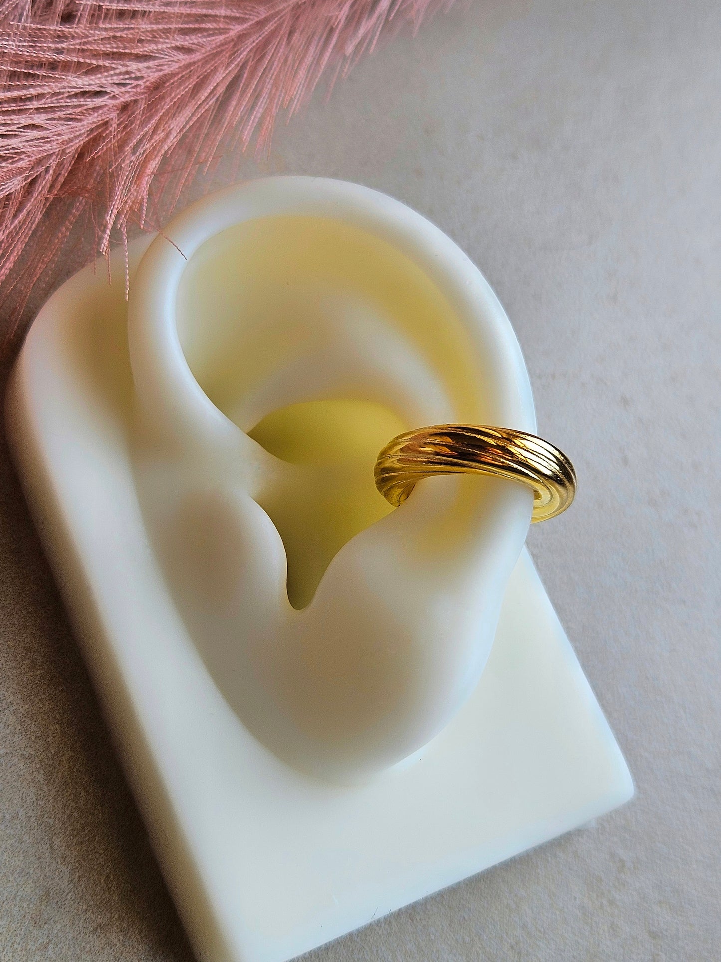 Ear cuff Twisted