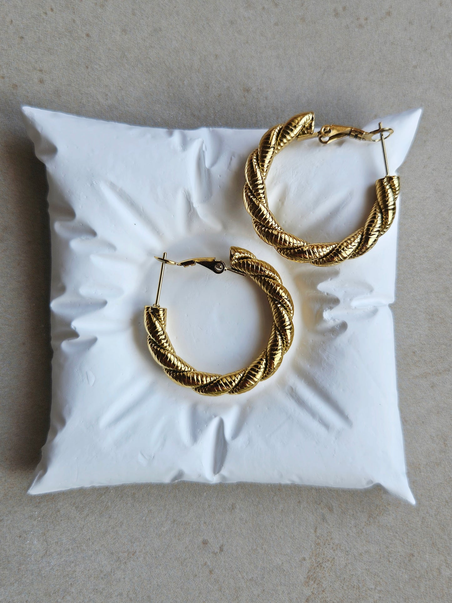 Orecchini Hoop Intrecciati
