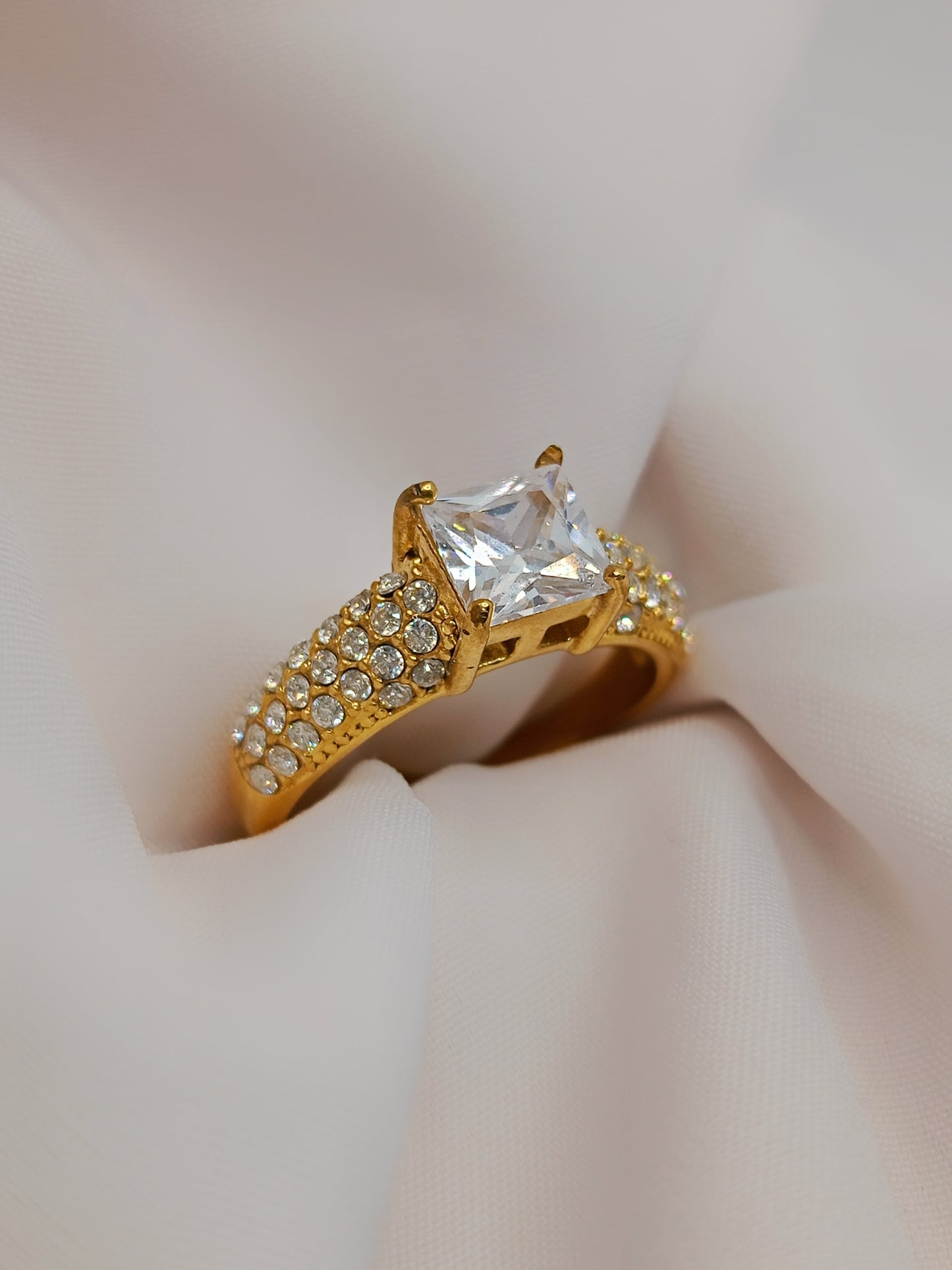 Anello Solitario Pavè