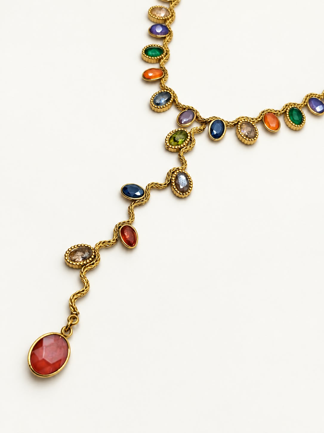 Collana a Y Nemesi